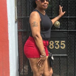 Meet your Posher, Moniqua